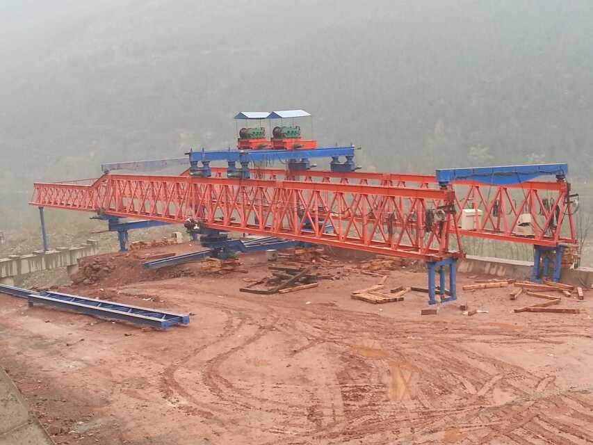 m_中国铁建港航局岩土公司160T-40架桥机